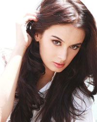 Evelyn Sharma